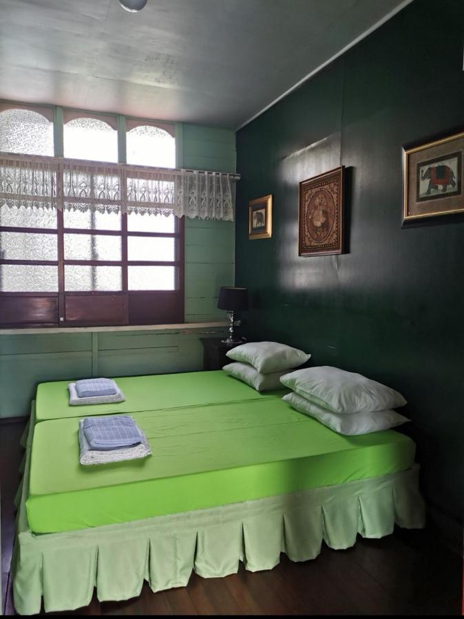 Casa Conchita Bed & Breakfast Taal Exterior photo