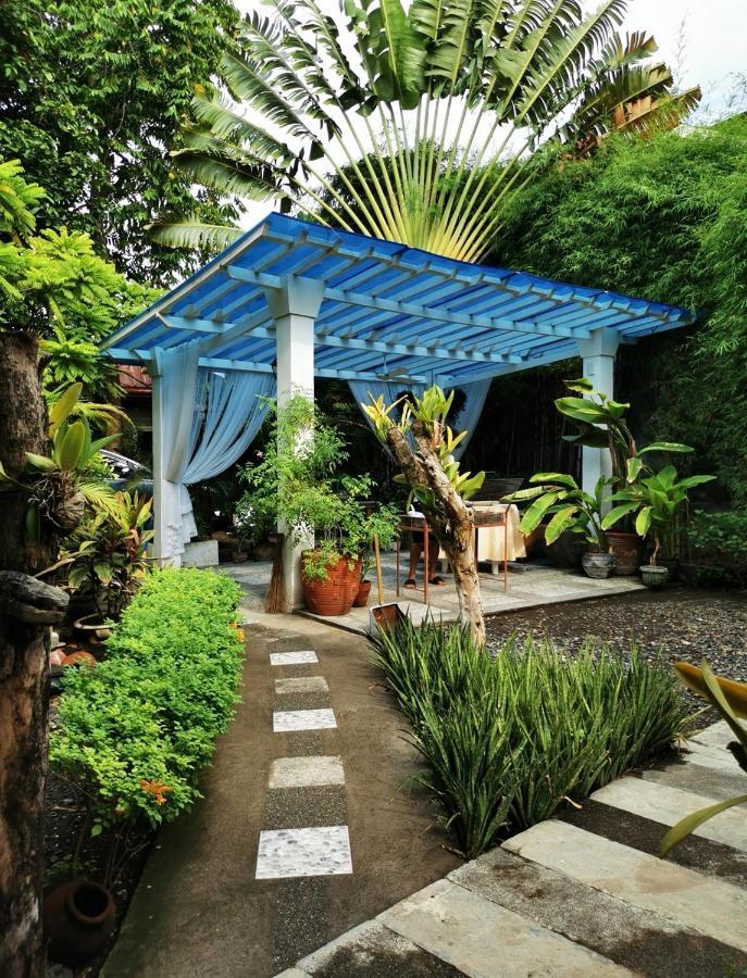 Casa Conchita Bed & Breakfast Taal Exterior photo